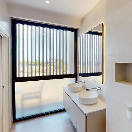 Sanders Konnos Bay Polymnia, Stunning 4-bedroom With Sea View No1 Villa