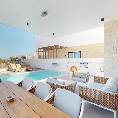 Villa Sanders Konnos Bay Polymnia, Stunning 4-bedroom With Sea View No1